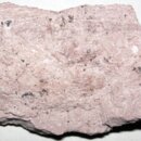 Która skała wulkaniczna zawiera najwięcej krzemionki?