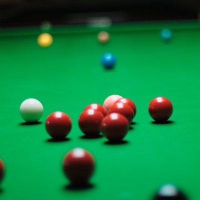 With how many balls, the snooker set is made up? | globalquiz.org